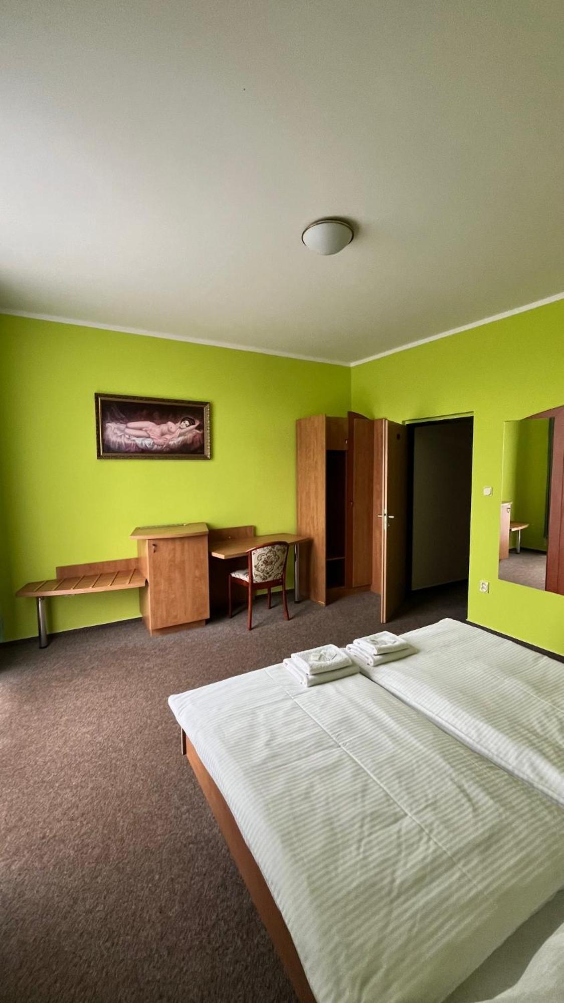 Grandhotel Nový Bor Buitenkant foto
