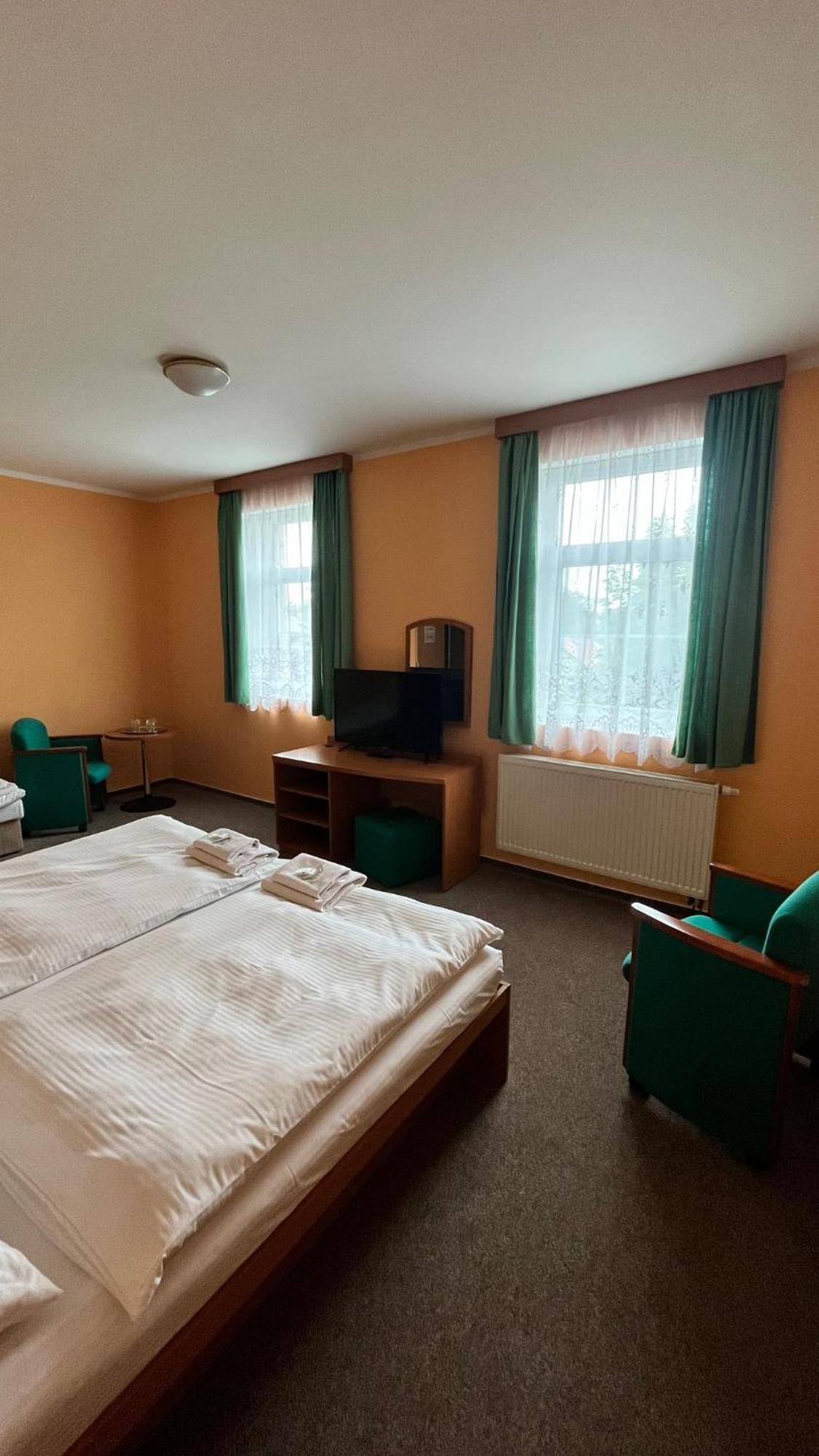 Grandhotel Nový Bor Buitenkant foto