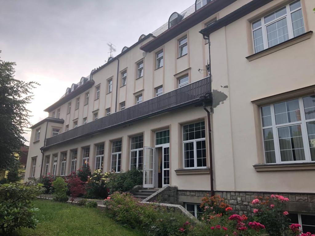 Grandhotel Nový Bor Buitenkant foto