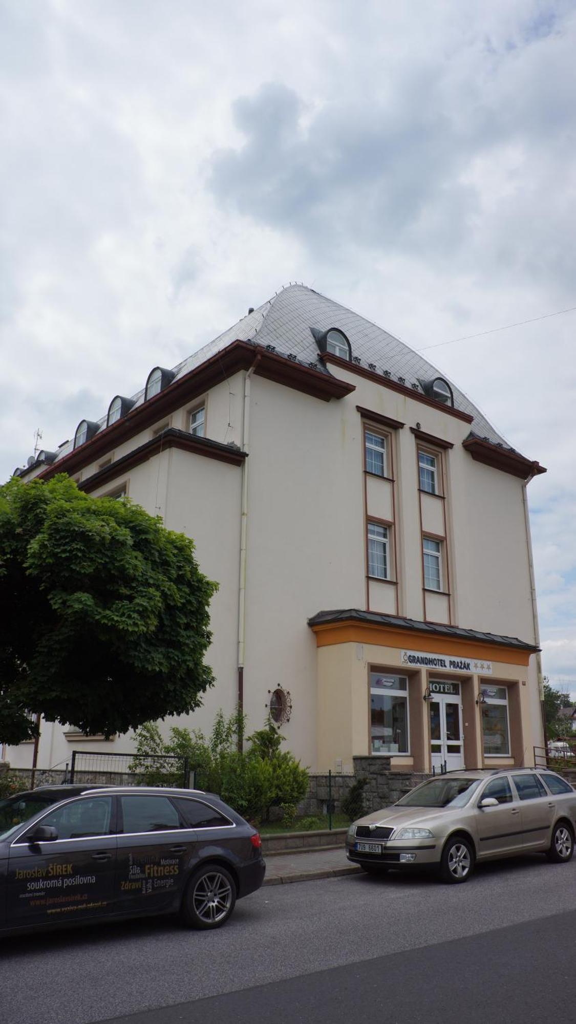 Grandhotel Nový Bor Buitenkant foto